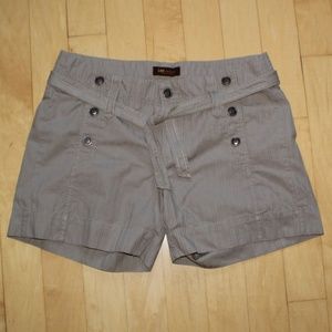 Lee khaki shorts  One True Fit EUC